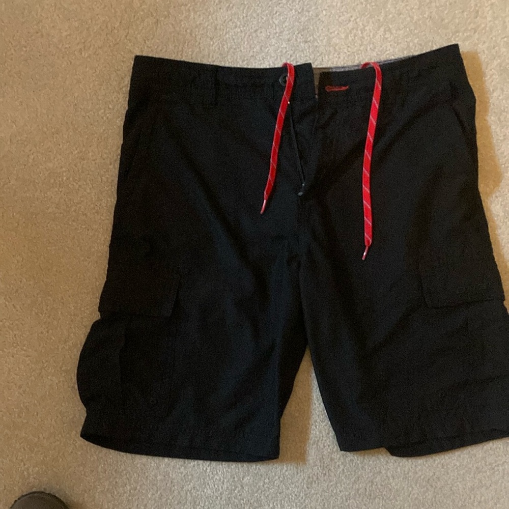 Men’s black O’Neil cargo shorts.